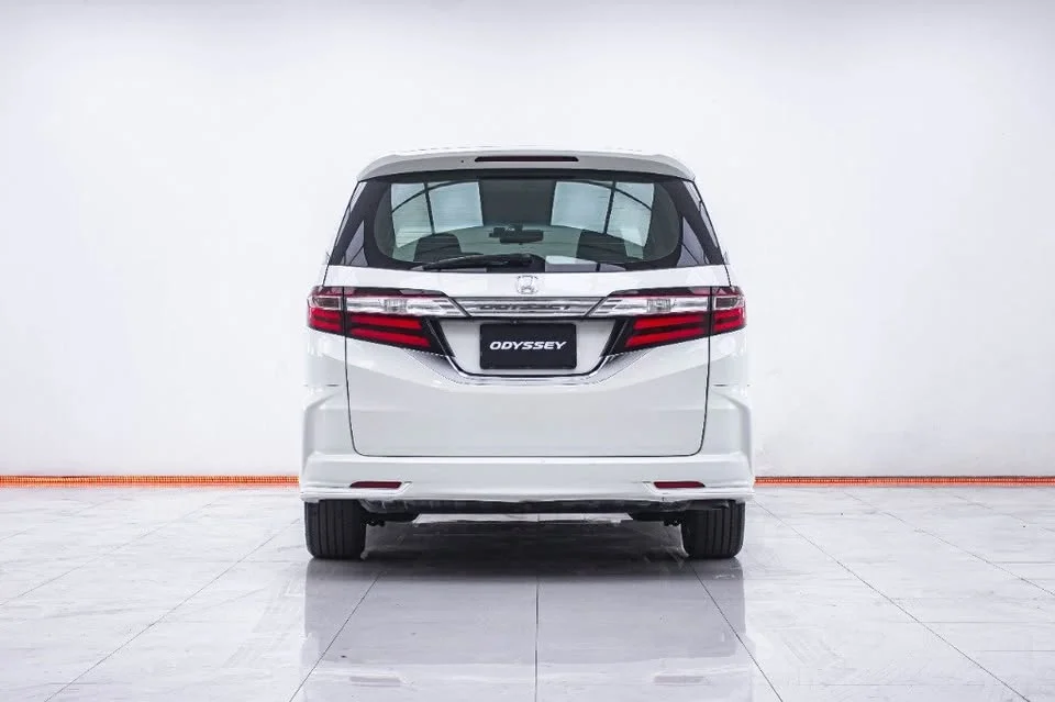 2014 Honda Odyssey V 3