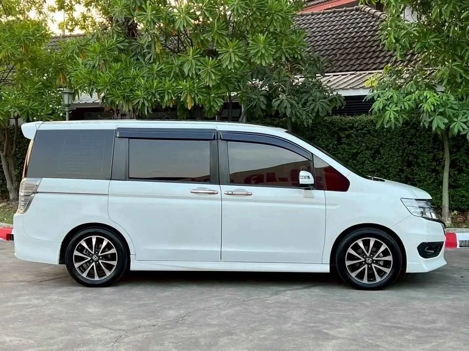 2014 Honda Stepwgn IV 3