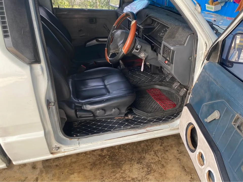 1995 Mitsubishi Triton II 2