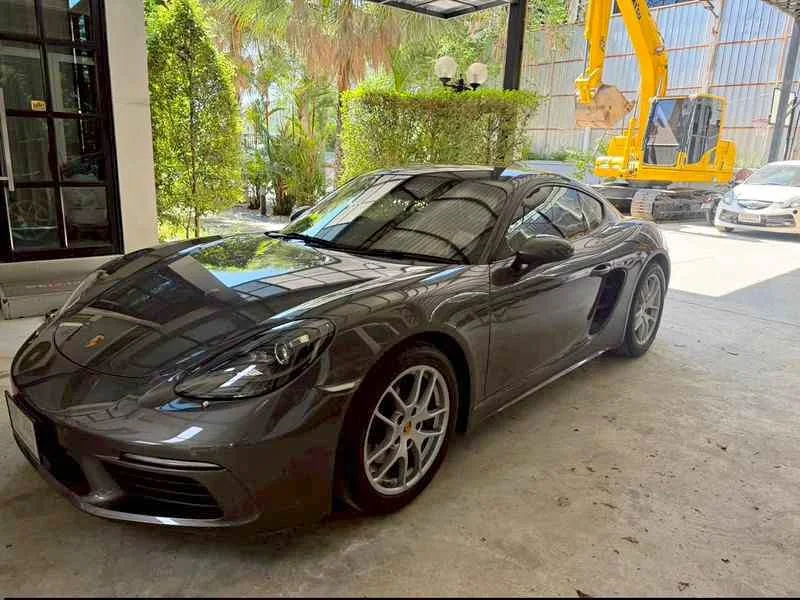 2018 Porsche Boxster and Cayman III 2