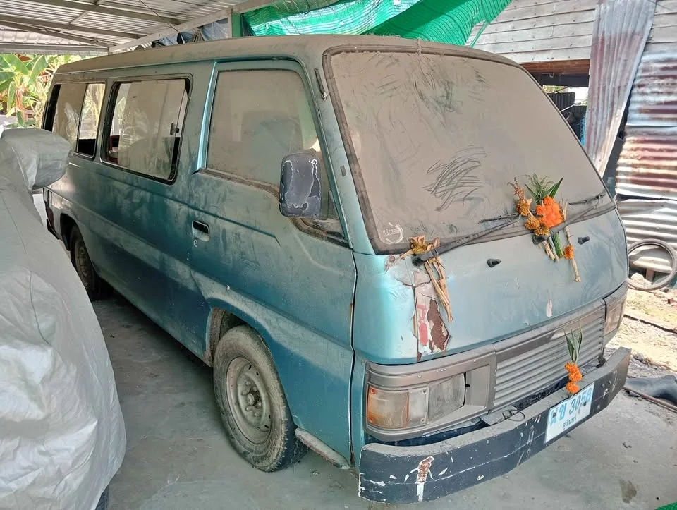 1990 Nissan Urvan IV (E24) 2