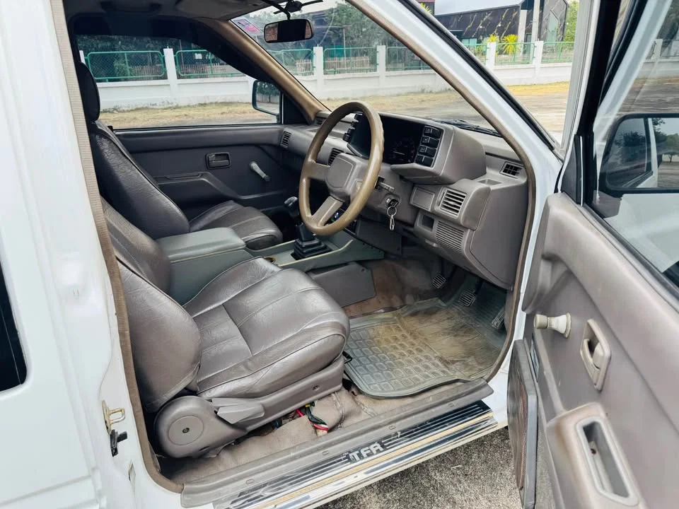 1991 Isuzu TFR III 2