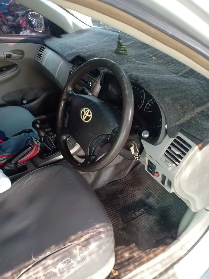 2010 Toyota Corolla Altis X (E140) 3