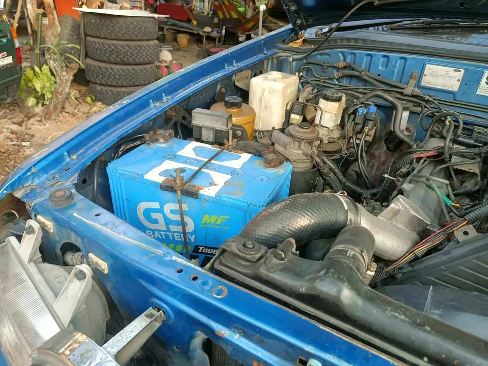 2000 Mazda 2500 Fighter V 2
