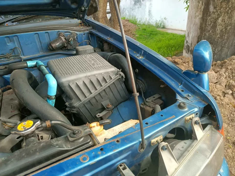 2000 Mazda 2500 Fighter V 3