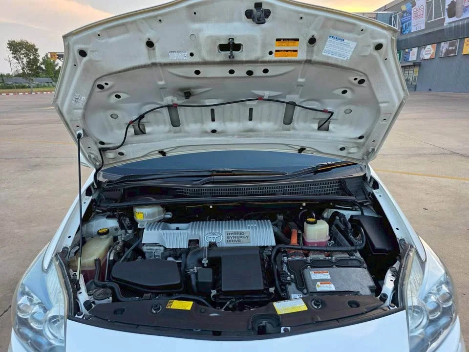 2012 Toyota Prius III 2