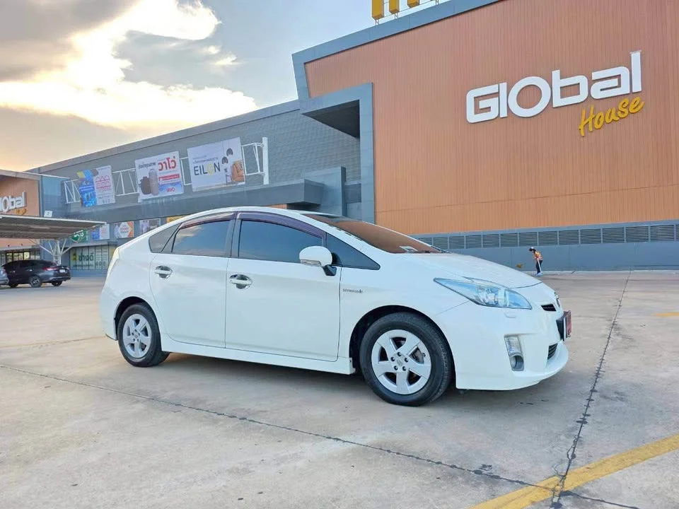 2012 Toyota Prius III 3
