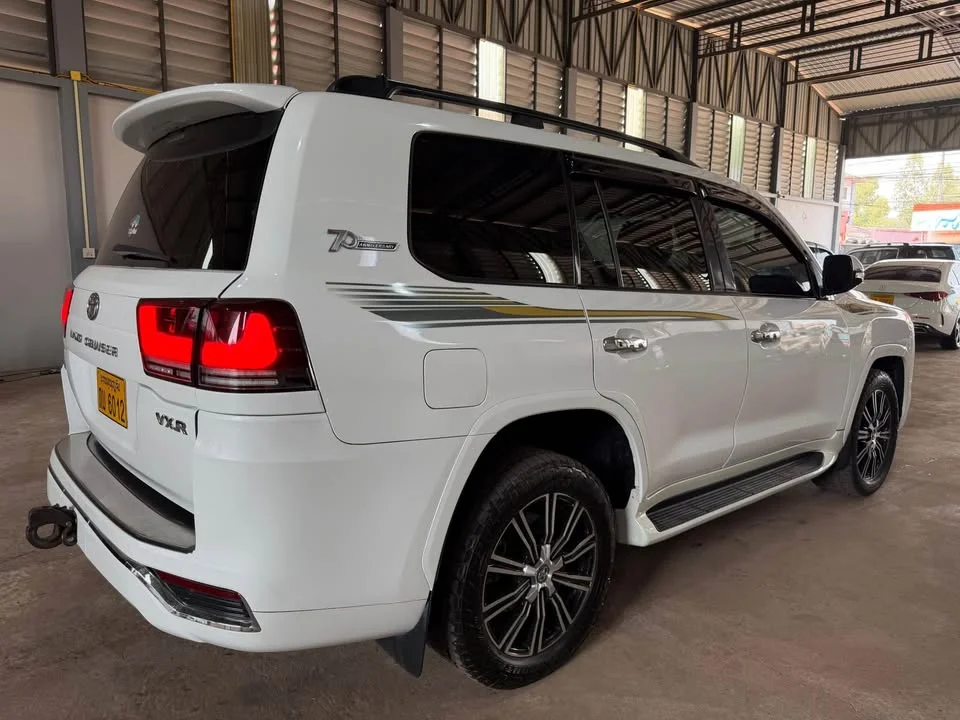2010 Toyota Land Cruiser J300 2