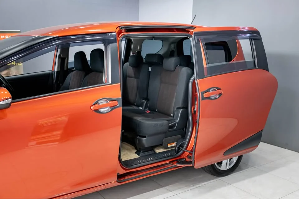 2017 Toyota Sienta II 2