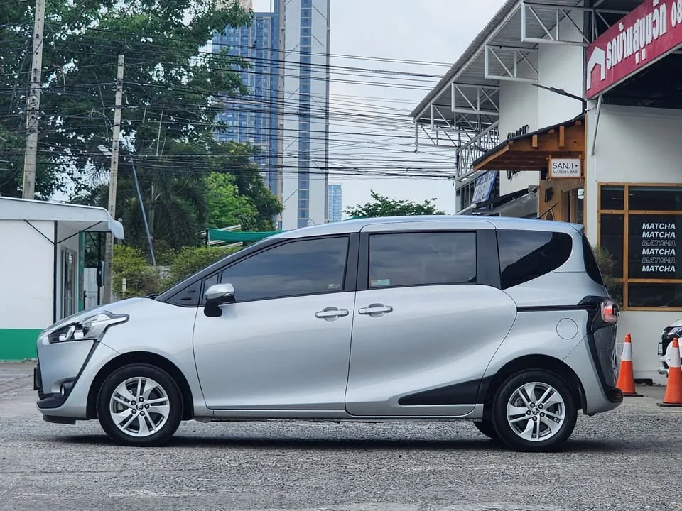 2018 Toyota Sienta II 3