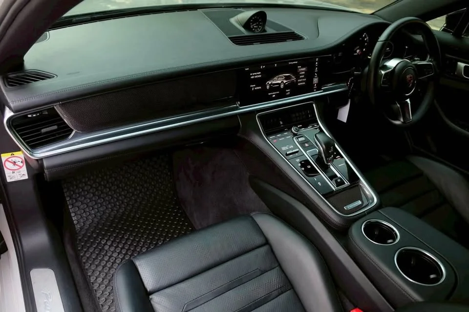 2019 Porsche Panamera II 2