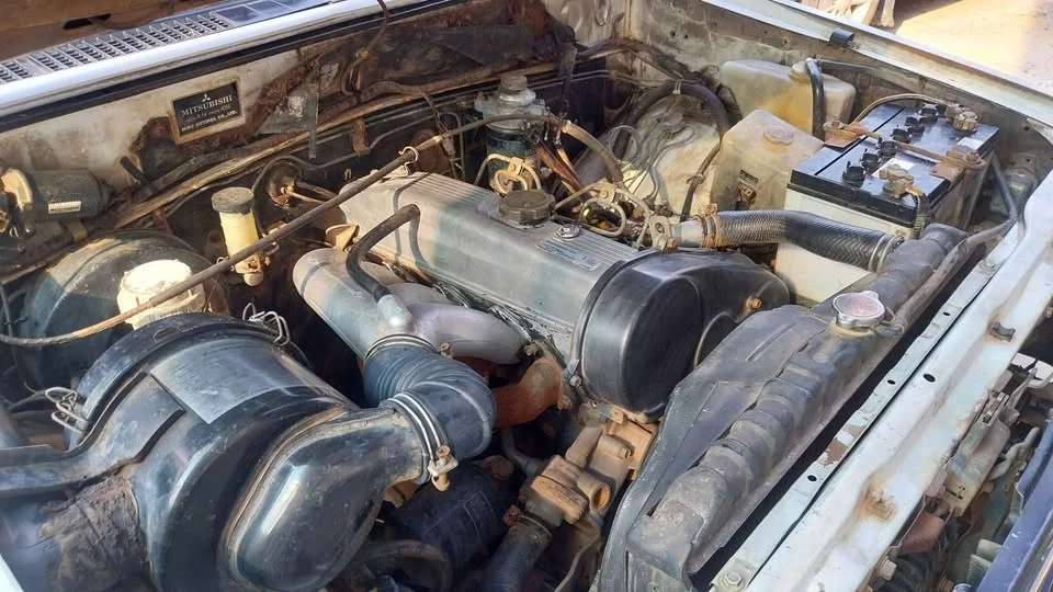 1994 Mitsubishi Triton II 2