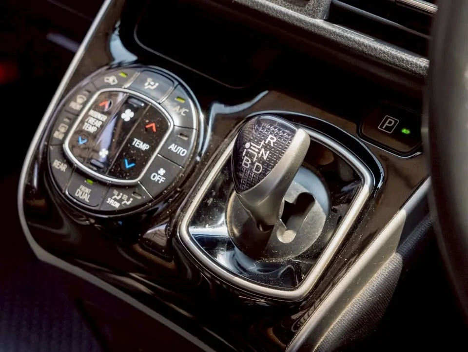 2015 Toyota Voxy III 3
