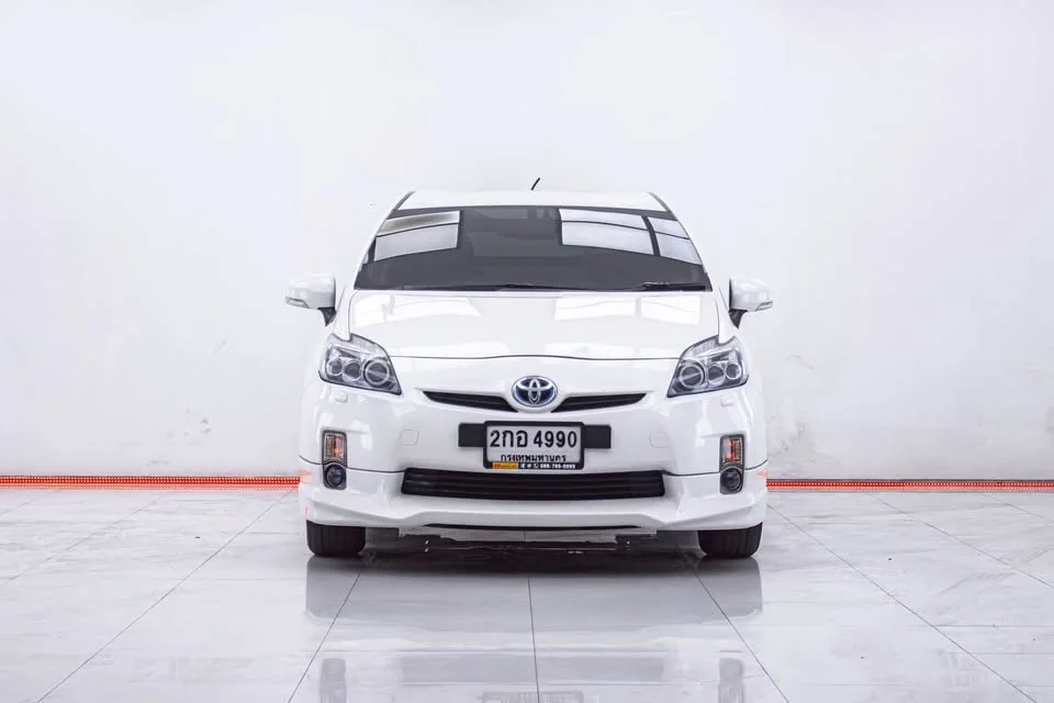 2014 Toyota Prius III 2