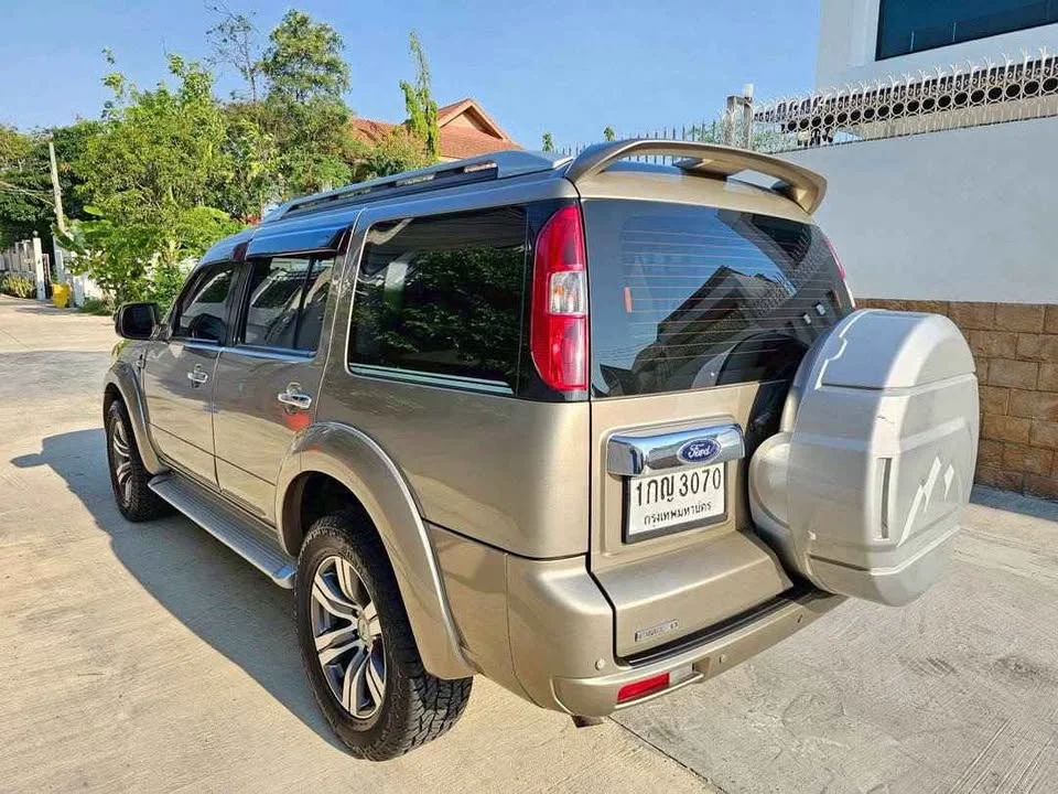 2012 Ford Everest I 3