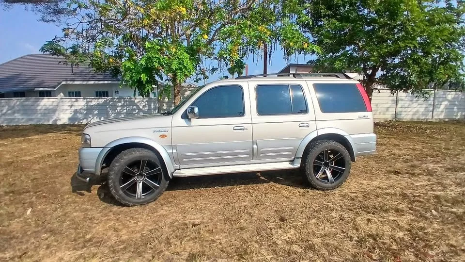 2004 Ford Everest I 3