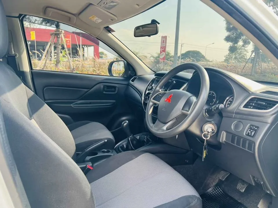 2023 Mitsubishi Triton V 3