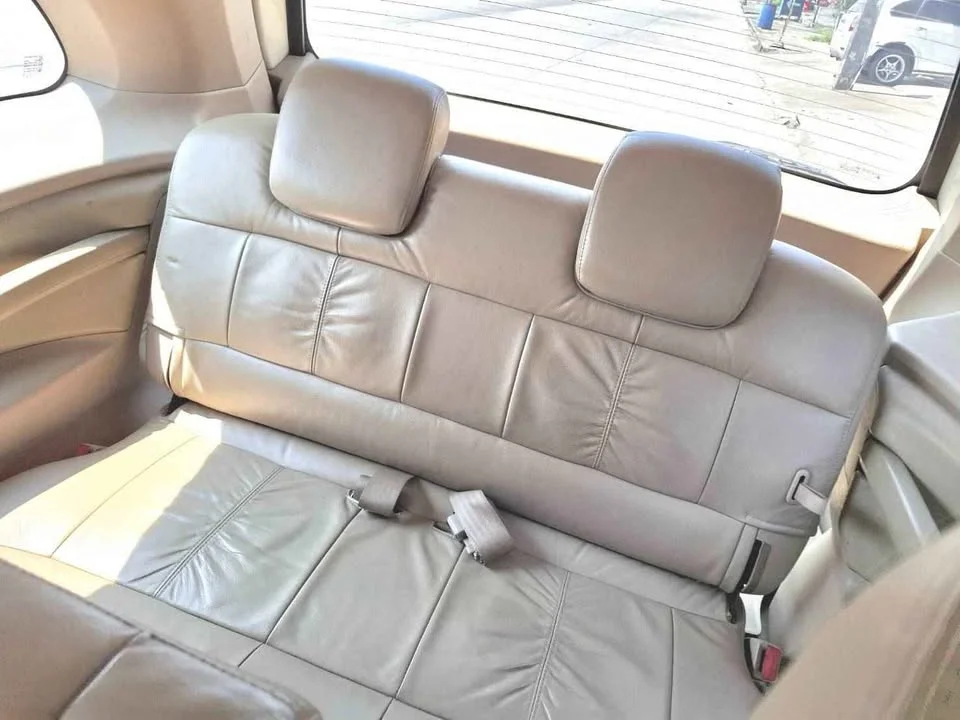 2010 Isuzu MU-7 2