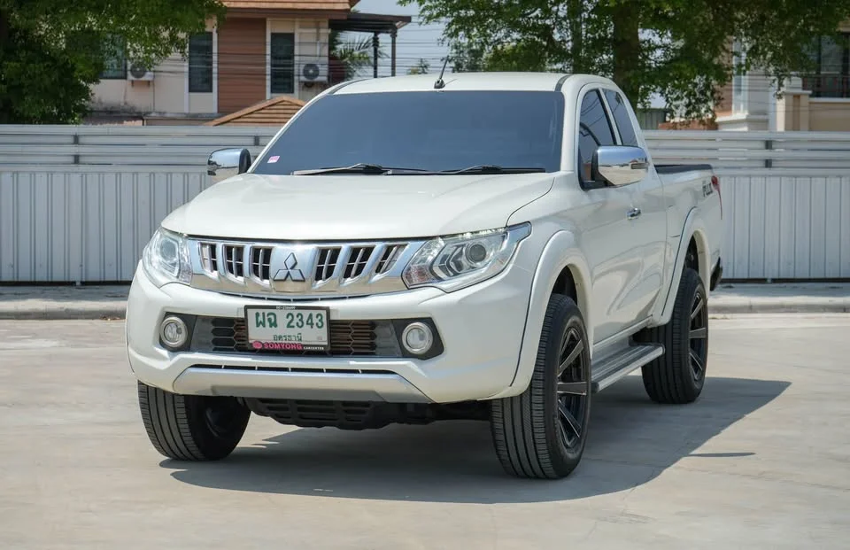 2016 Mitsubishi Triton V 3