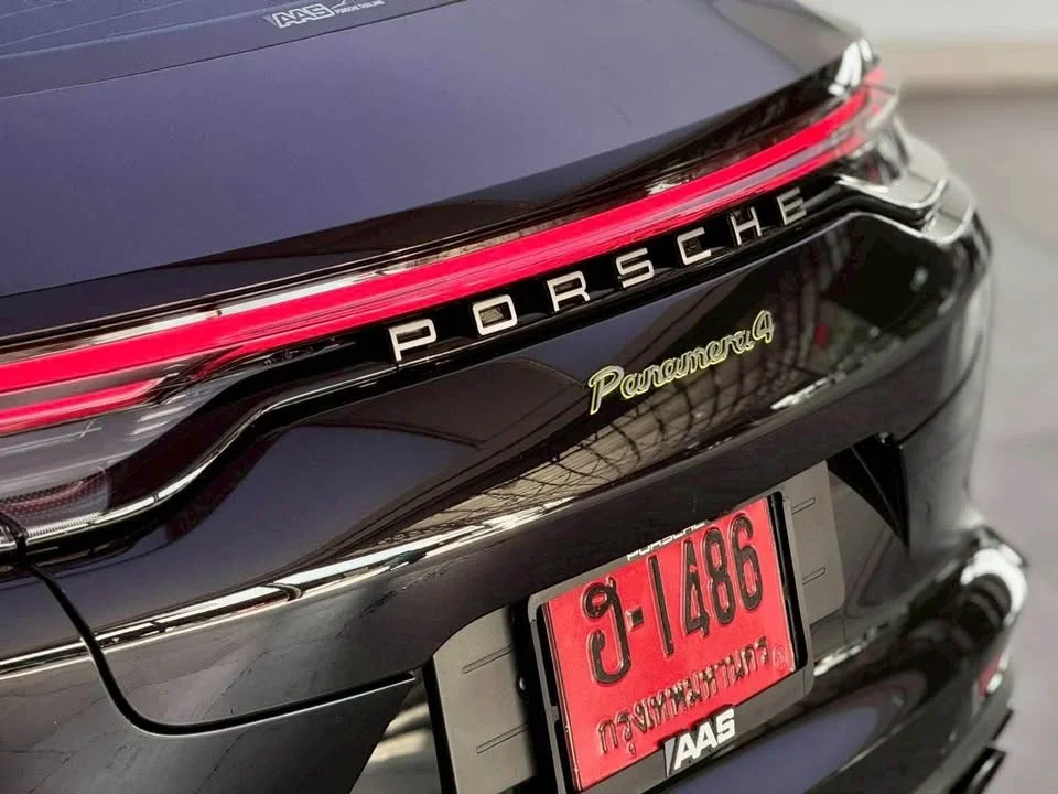 2023 Porsche Panamera II 2