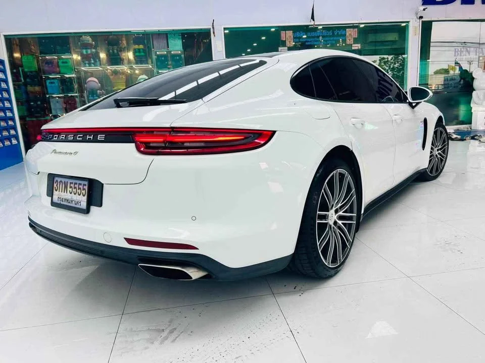 2018 Porsche Panamera II 2