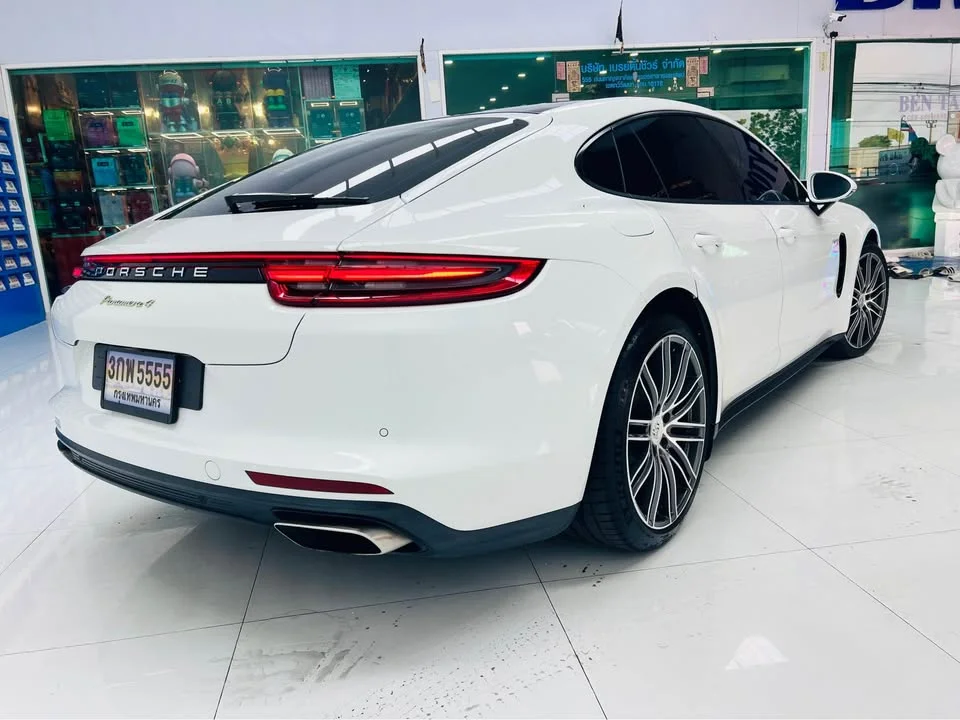 2018 Porsche Panamera II 2