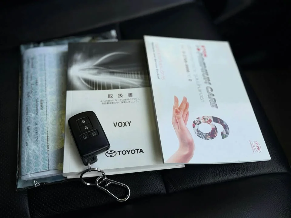 2018 Toyota Voxy III 2