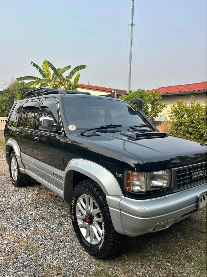 1996 Isuzu Trooper II 2