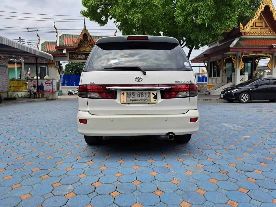 2004 Toyota Estima II 2