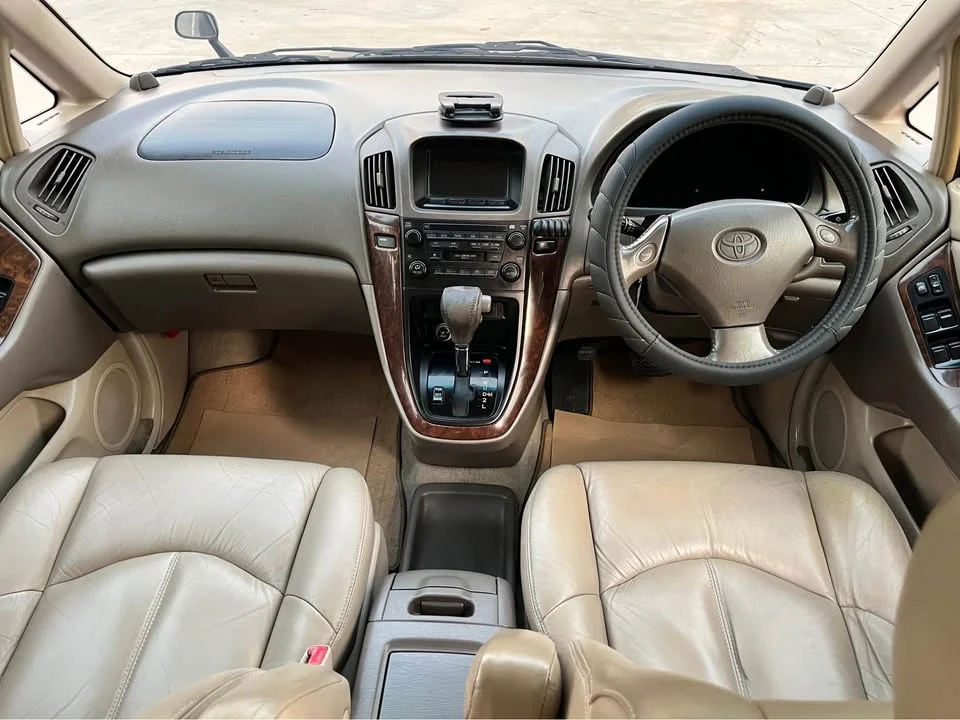 2000 Toyota Harrier I 3