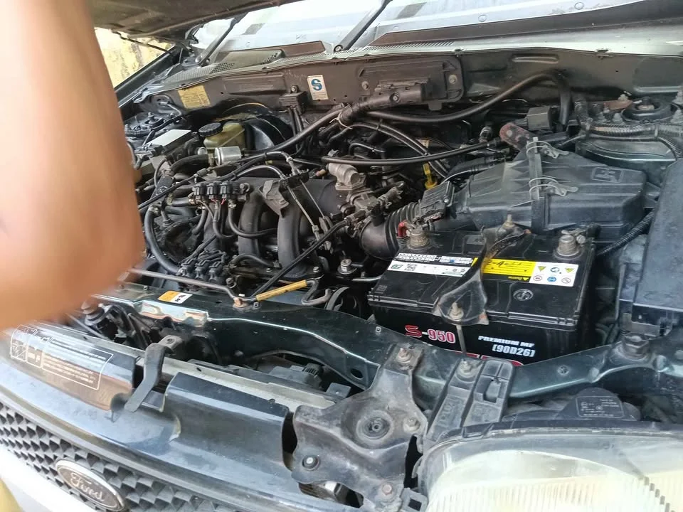 2005 Ford Escape I 3
