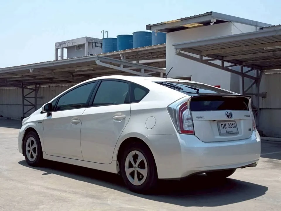2013 Toyota Prius III 3