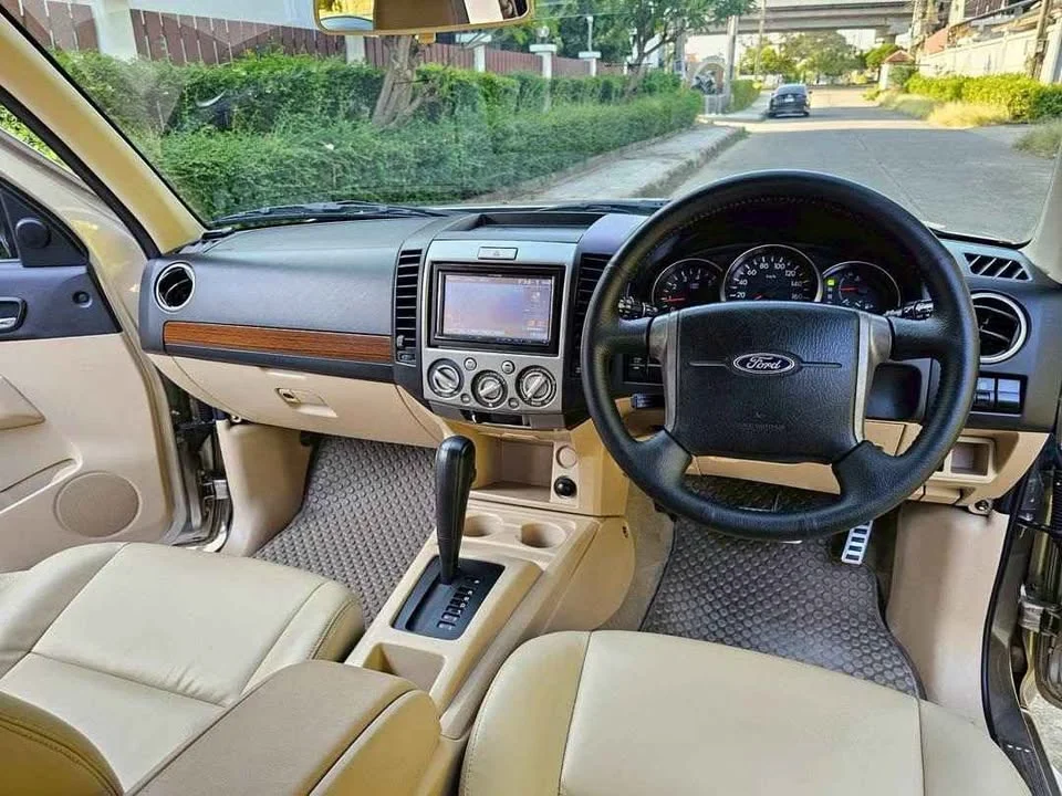 2012 Ford Everest I 2