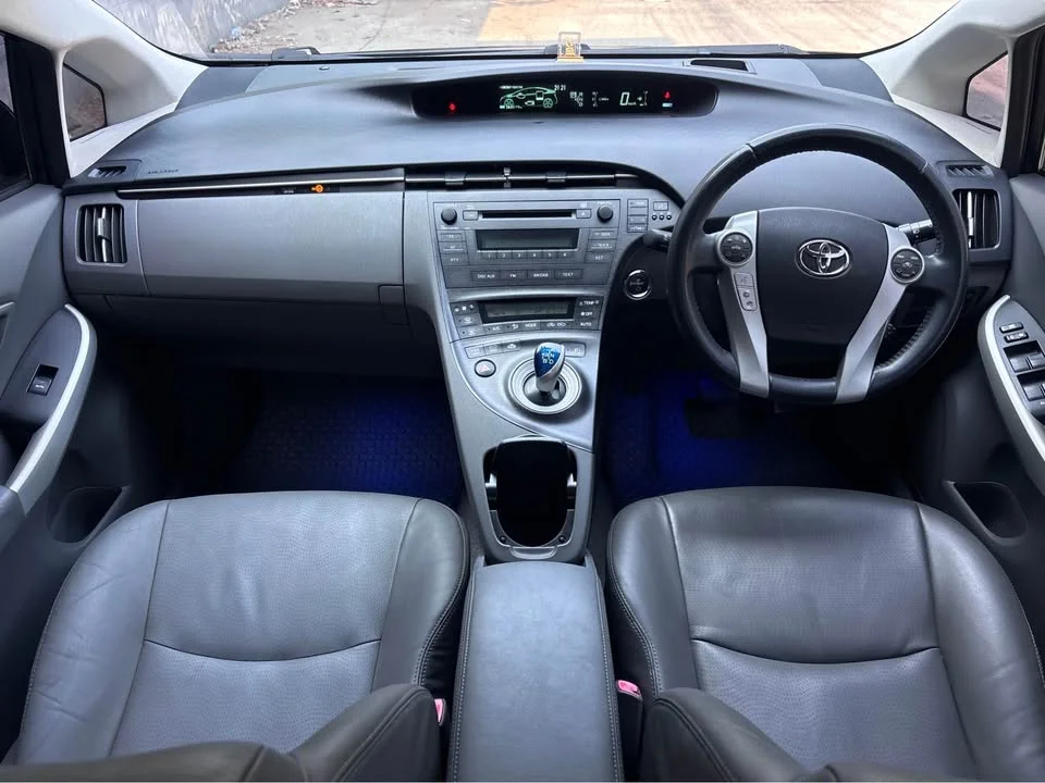2011 Toyota Prius III 2