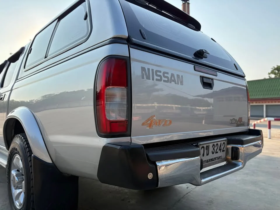 2001 Nissan Frontier I 2