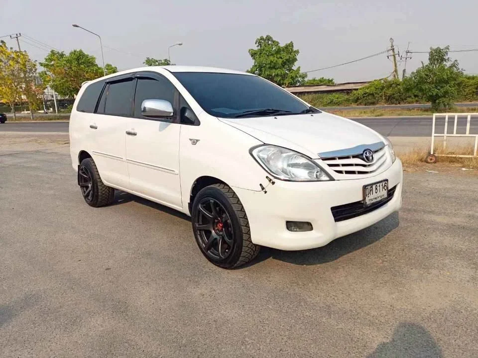2011 Toyota Innova I 2