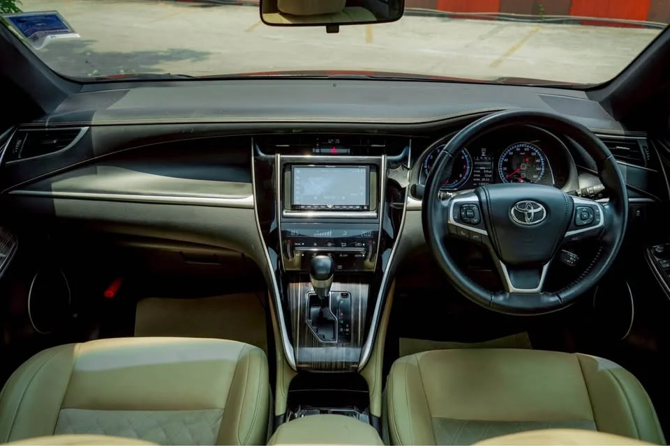 2014 Toyota Harrier III 3