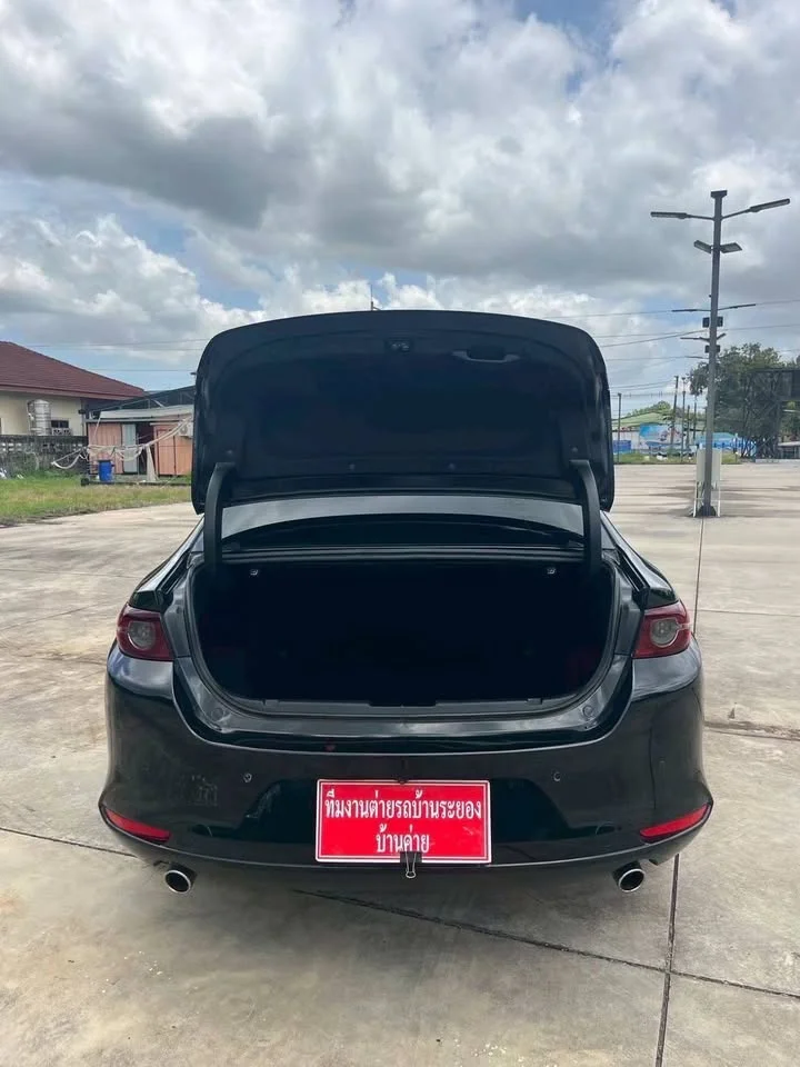 2019 Mazda 3 IV 3