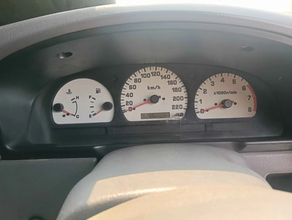 2000 Nissan Frontier I 3