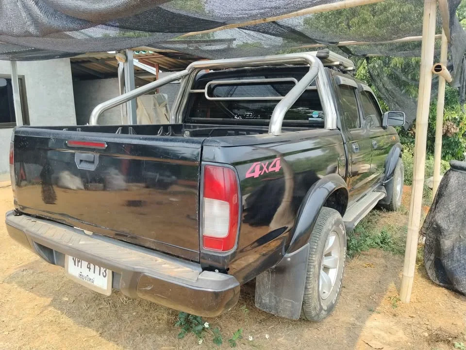 2001 Nissan Frontier I 2