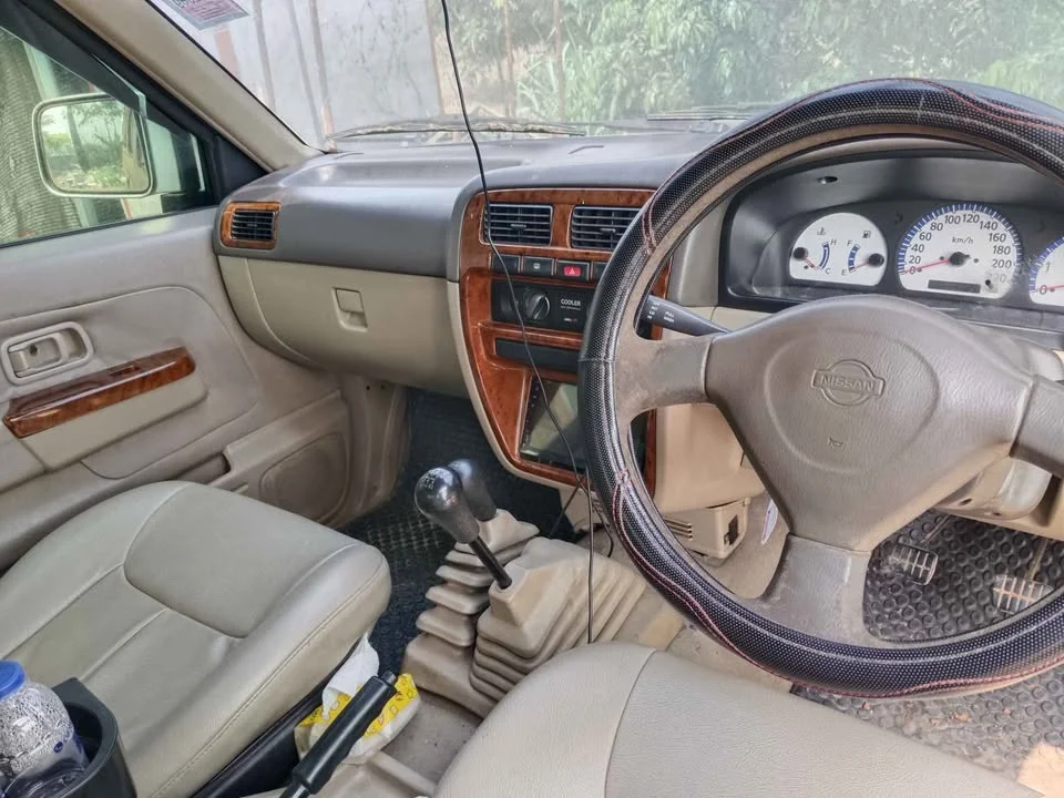 2001 Nissan Frontier I 3