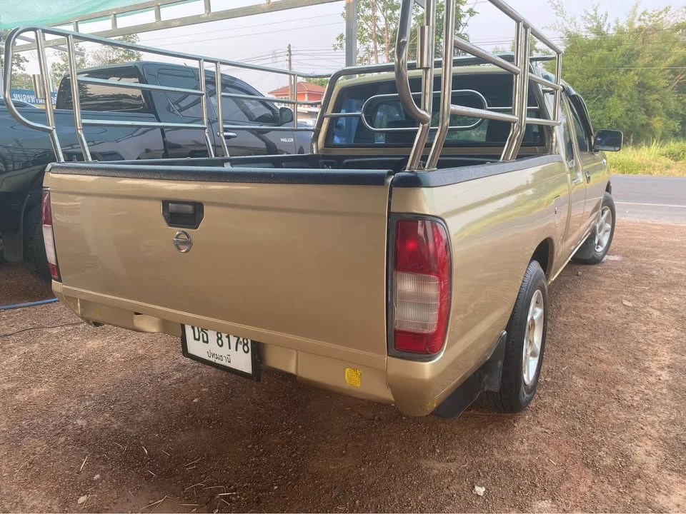 2005 Nissan Frontier I 3