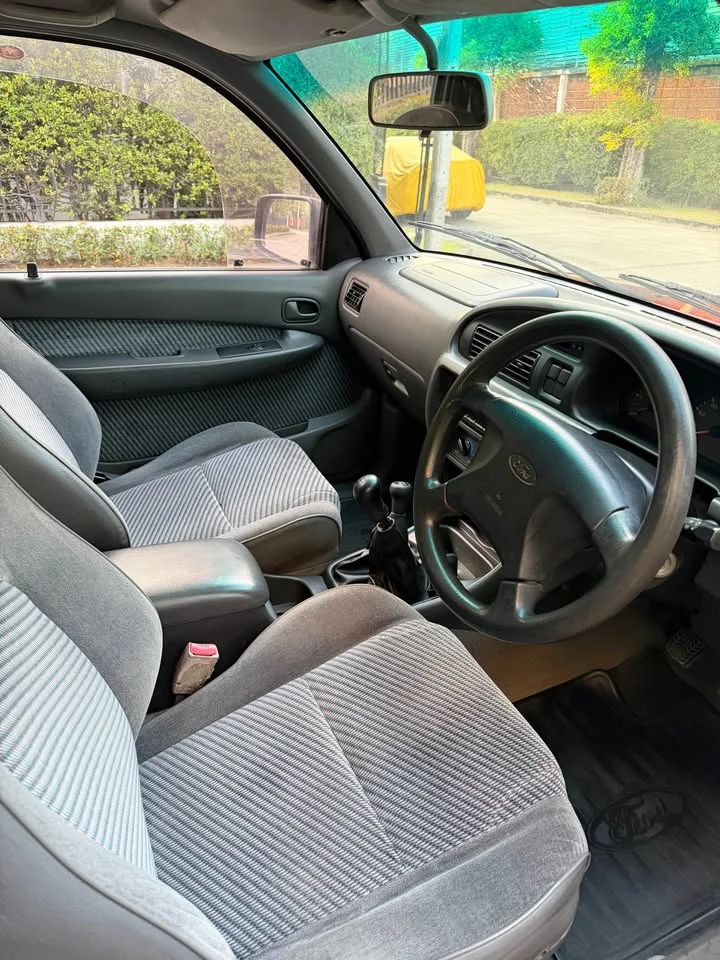 2000 Mazda 2500 Fighter V 2