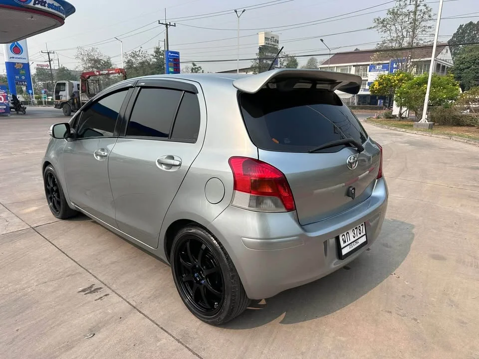 2009 Toyota Yaris II 2