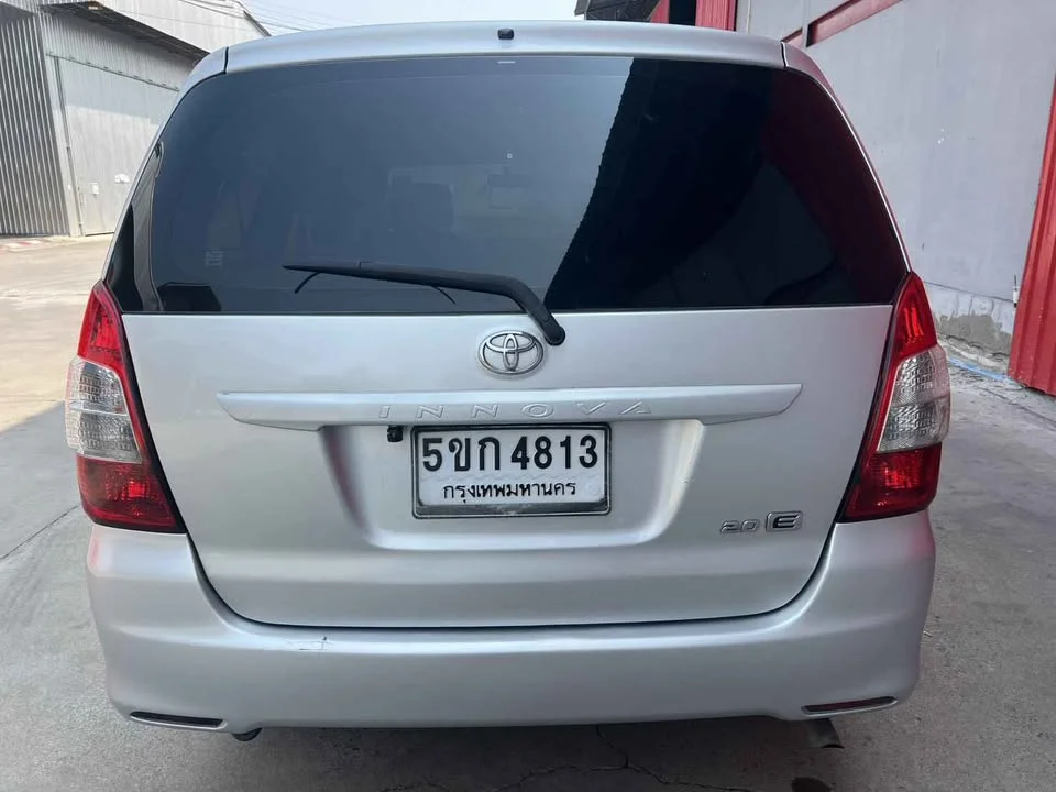 2011 Toyota Innova I 2