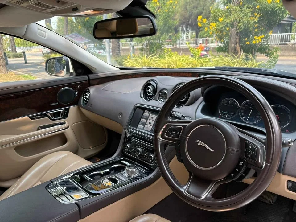 2014 Jaguar XJ X351 3