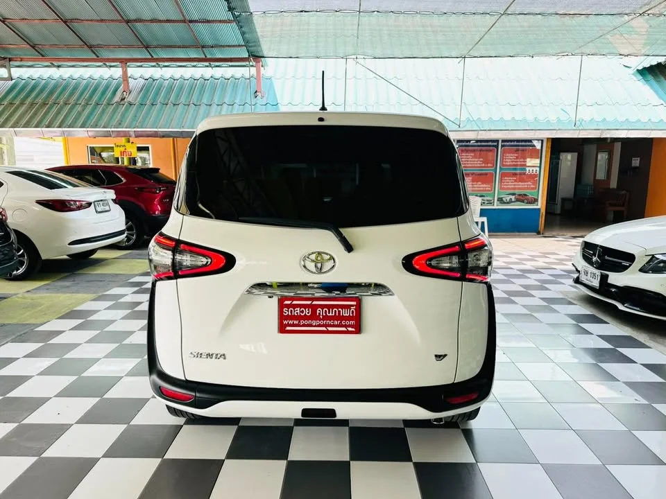 2018 Toyota Sienta II 3