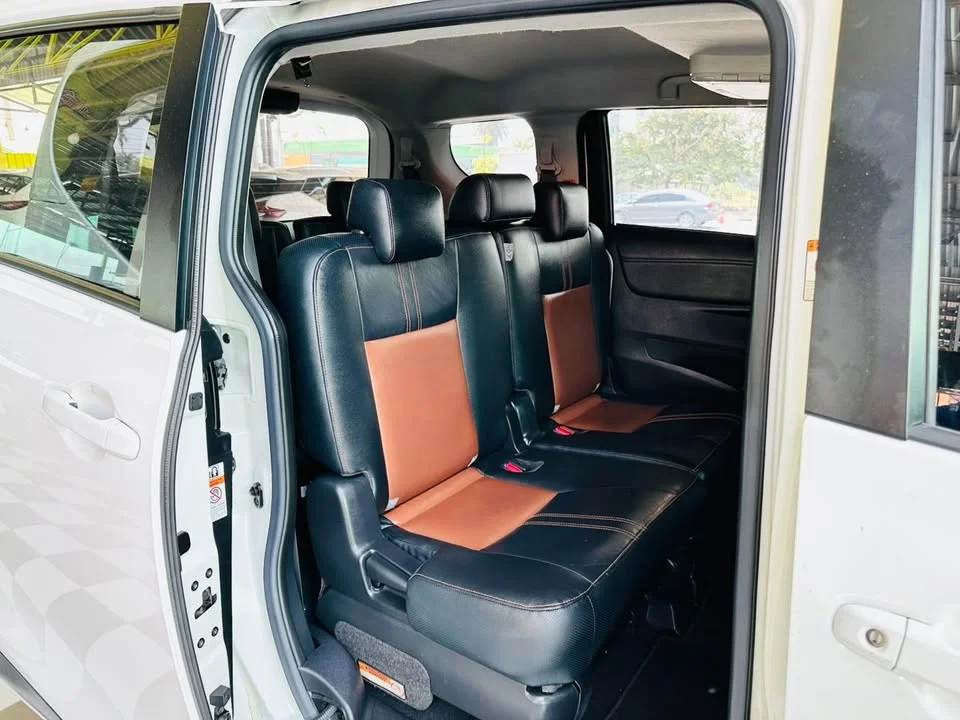 2018 Toyota Sienta II 2