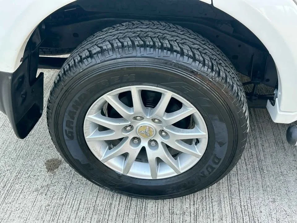 2010 Mitsubishi Pajero Sport II 2
