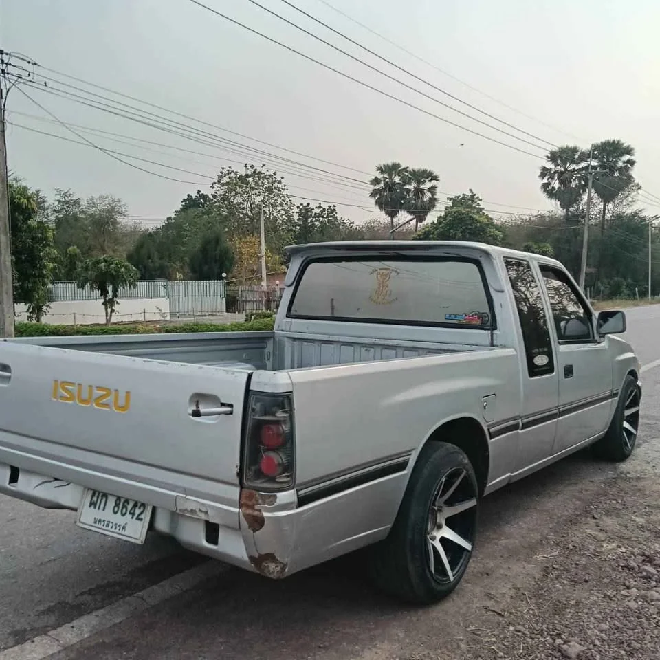1996 Isuzu TFR III 2